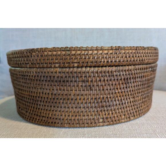 Vintage Woven Wicker Round Sewing Basket with Painted Lid 11.5" Diameter - Picture 6 of 14